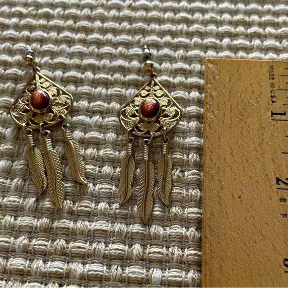 NWOT Gold Metal Feathers and Goldstone Post Earrings - Picture 5 of 7